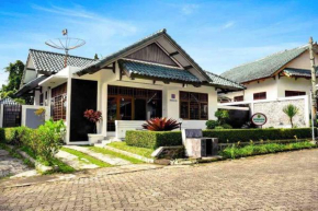 Puncak Villa Lotus D33